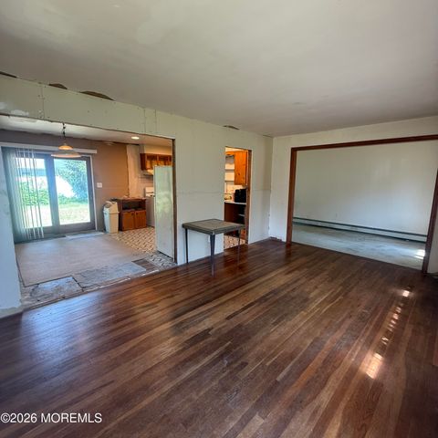 574 Hopping Road, Belford, NJ 07718