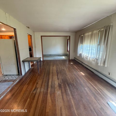 574 Hopping Road, Belford, NJ 07718