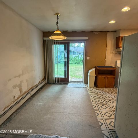 574 Hopping Road, Belford, NJ 07718