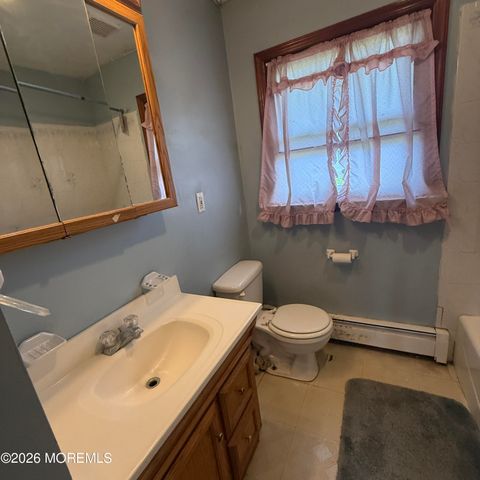 574 Hopping Road, Belford, NJ 07718