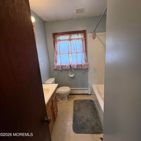 574 Hopping Road, Belford, NJ 07718