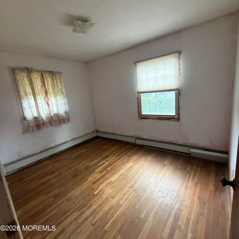 574 Hopping Road, Belford, NJ 07718