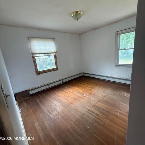 574 Hopping Road, Belford, NJ 07718