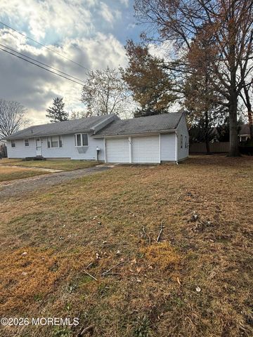 574 Hopping Road, Belford, NJ 07718