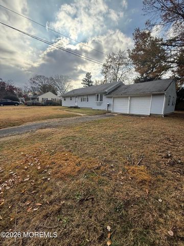 574 Hopping Road, Belford, NJ 07718