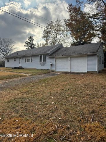 574 Hopping Road, Belford, NJ 07718