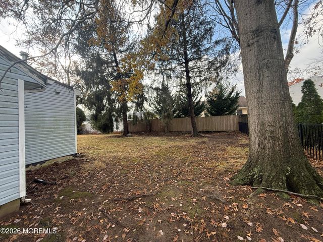 574 Hopping Road, Belford, NJ 07718