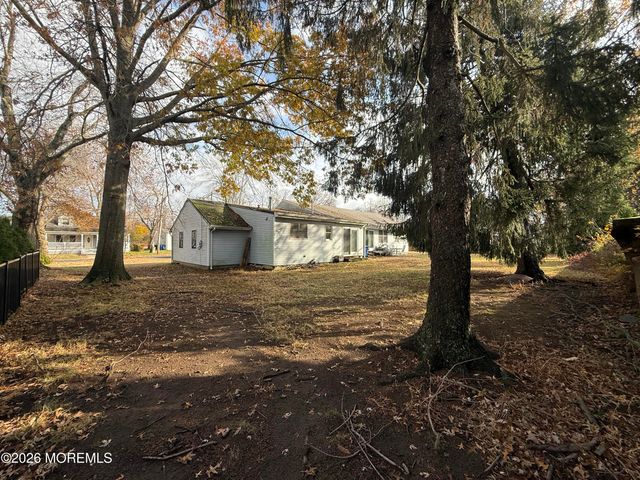 574 Hopping Road, Belford, NJ 07718