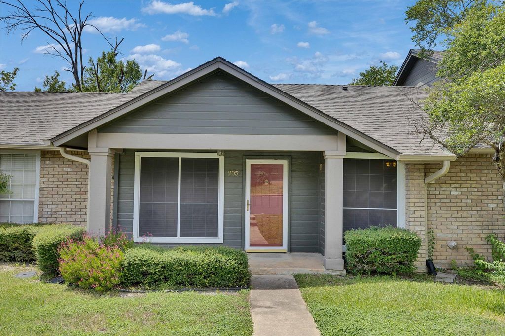 1015 E Yager LN 205, Austin, TX 78753