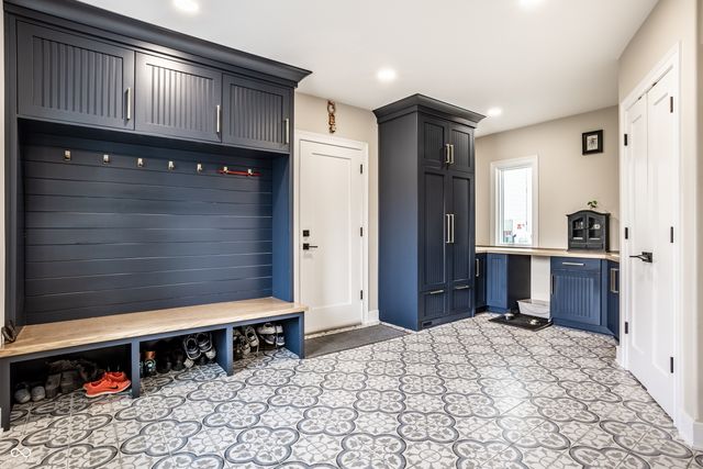 12886 West Road, Zionsville, IN 46077