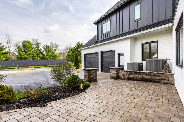 12886 West Road, Zionsville, IN 46077