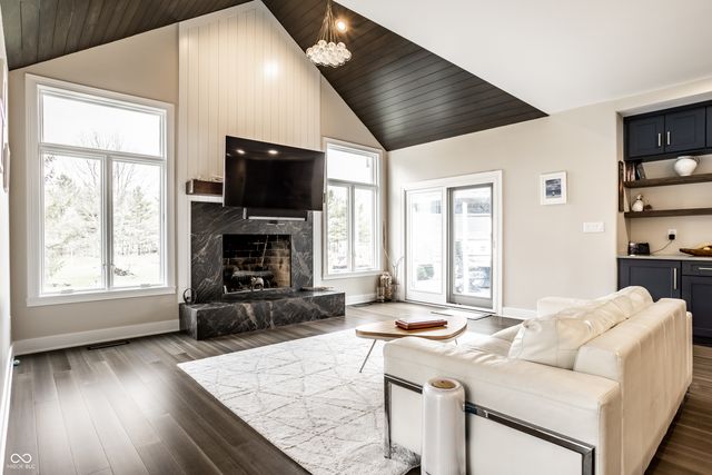 12886 West Road, Zionsville, IN 46077