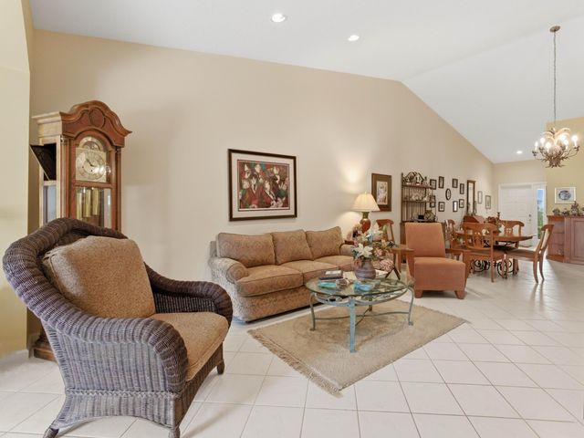 9624 Crescent View Drive N, Boynton Beach, FL 33437