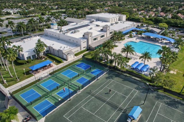 9624 Crescent View Drive N, Boynton Beach, FL 33437