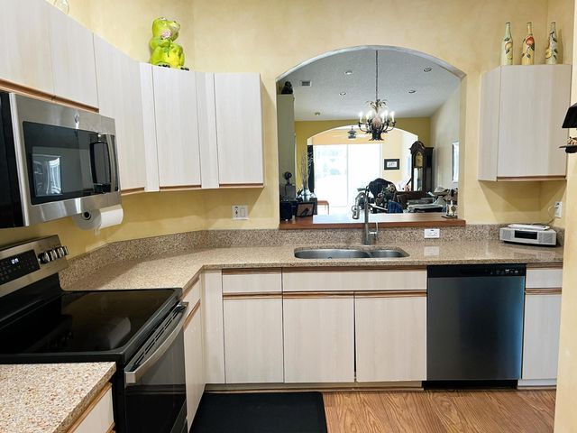 9624 Crescent View Drive N, Boynton Beach, FL 33437