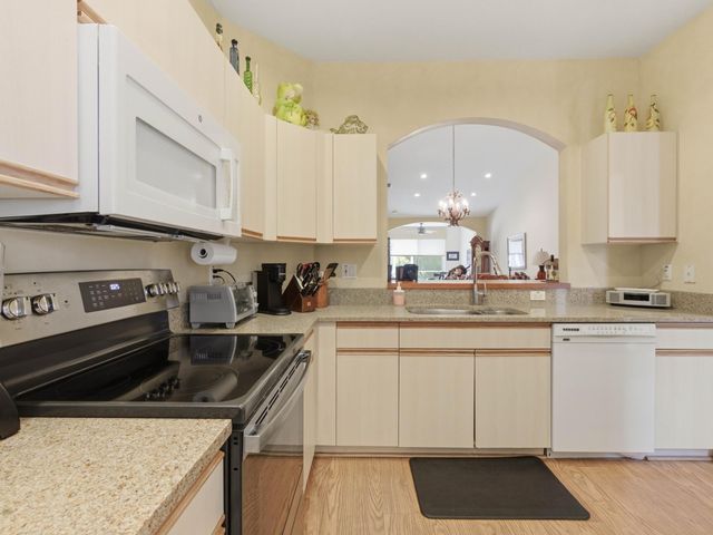 9624 Crescent View Drive N, Boynton Beach, FL 33437