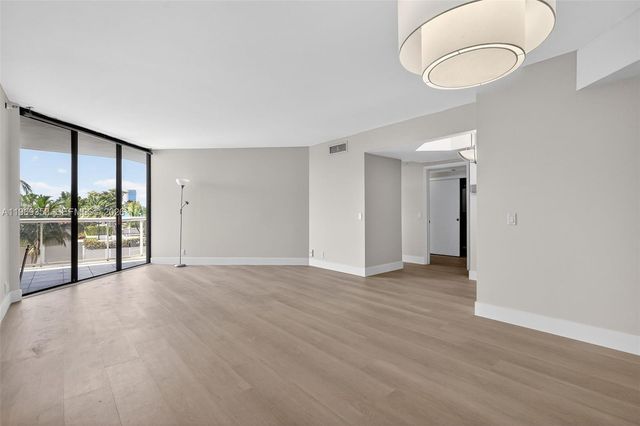 3610 Yacht Club Dr 414, Aventura, FL 33180