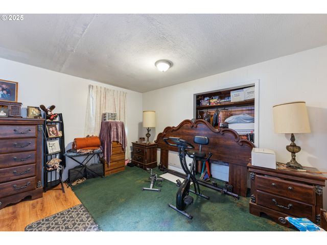 540 KESLING St, Harrisburg, OR 97446