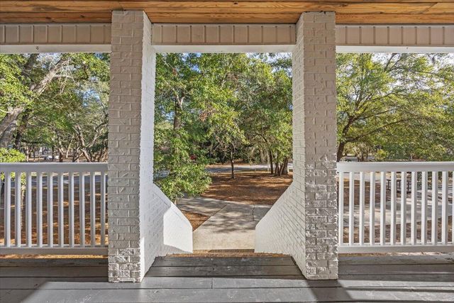 3111 Holley Point Road, Navarre, FL 32566