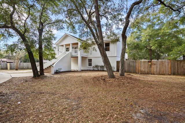 3111 Holley Point Road, Navarre, FL 32566