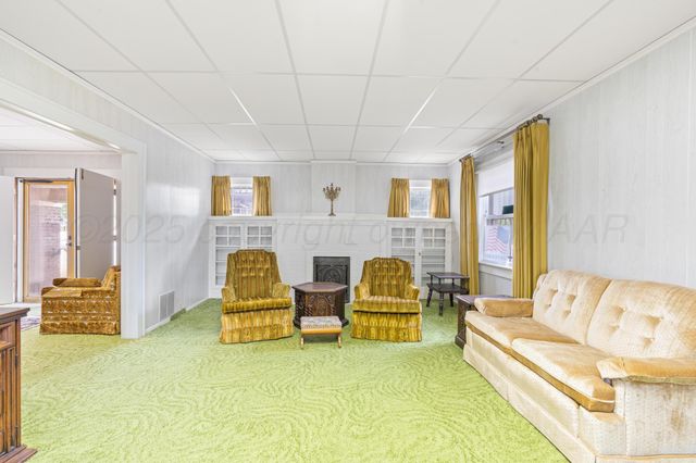 302 S 6th Street, Clarendon, TX 79226