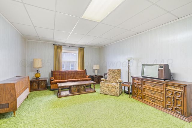 302 S 6th Street, Clarendon, TX 79226