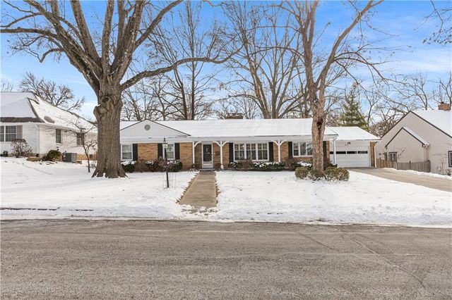 3913 W 57th Terrace, Fairway, KS 66205