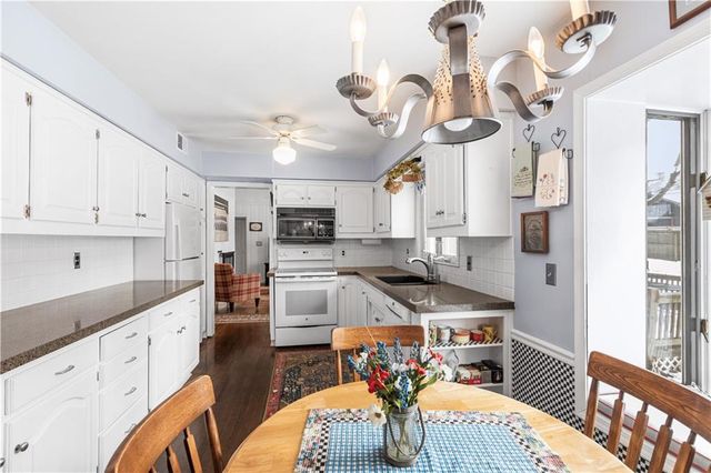 3913 W 57th Terrace, Fairway, KS 66205