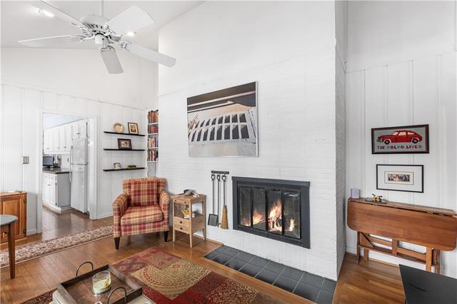 3913 W 57th Terrace, Fairway, KS 66205