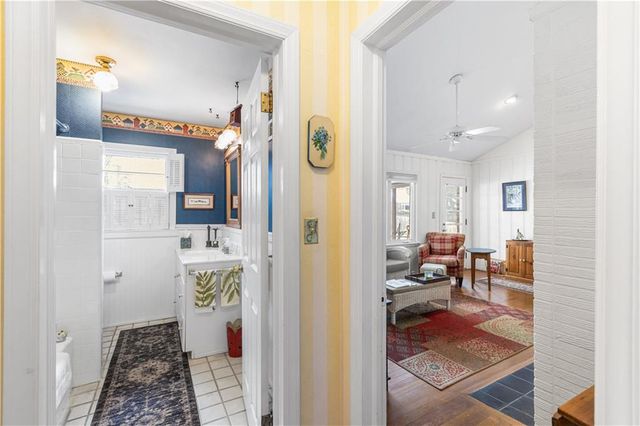 3913 W 57th Terrace, Fairway, KS 66205