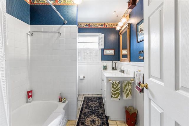 3913 W 57th Terrace, Fairway, KS 66205