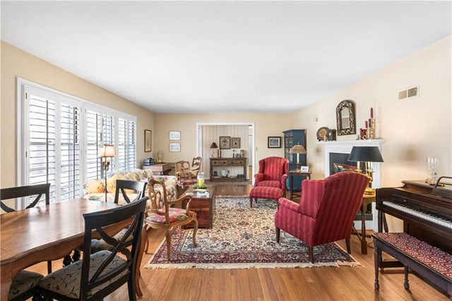 3913 W 57th Terrace, Fairway, KS 66205