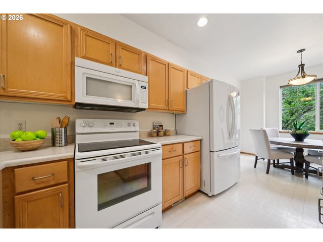 775 Sw DILLAN Dr, Beaverton, OR 97006