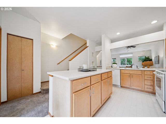 775 Sw DILLAN Dr, Beaverton, OR 97006