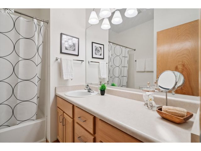 775 Sw DILLAN Dr, Beaverton, OR 97006