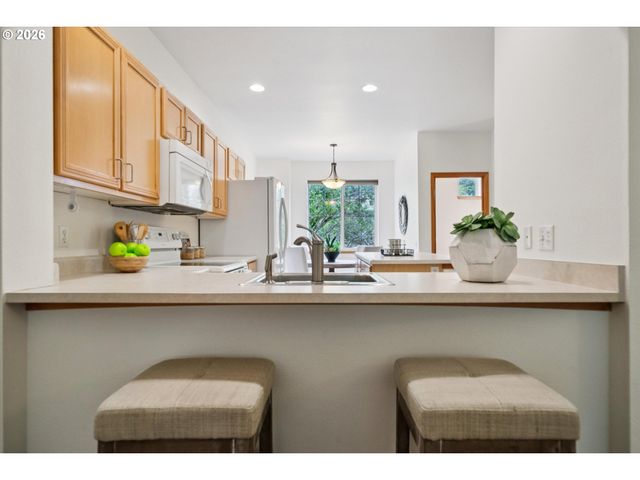 775 Sw DILLAN Dr, Beaverton, OR 97006