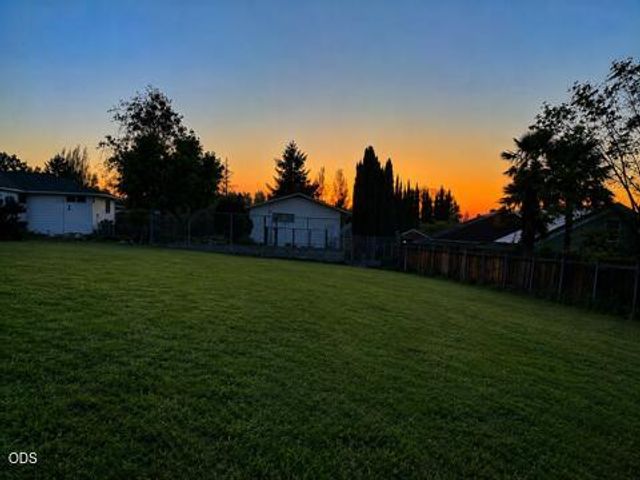 3435 Calle Vista Drive, Medford, OR 97504