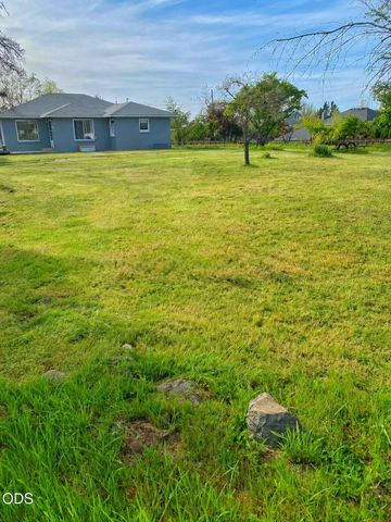 3435 Calle Vista Drive, Medford, OR 97504