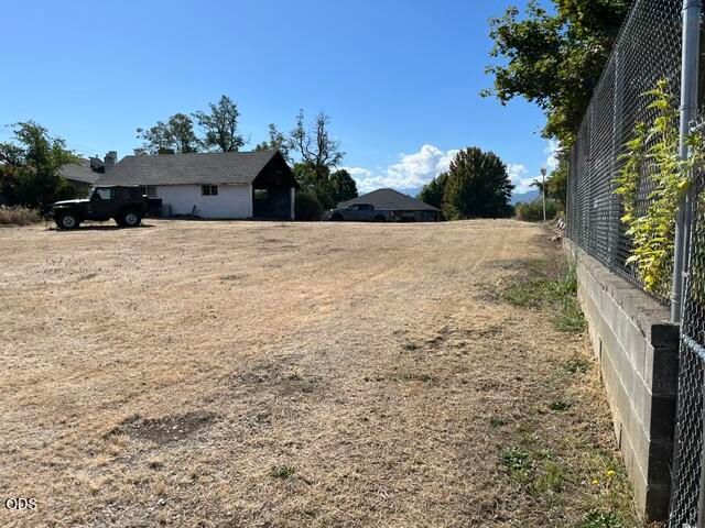3435 Calle Vista Drive, Medford, OR 97504