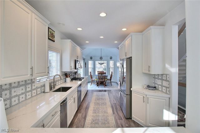 441 W Glengary Circle, Highland Heights, OH 44143