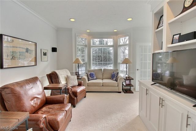 441 W Glengary Circle, Highland Heights, OH 44143