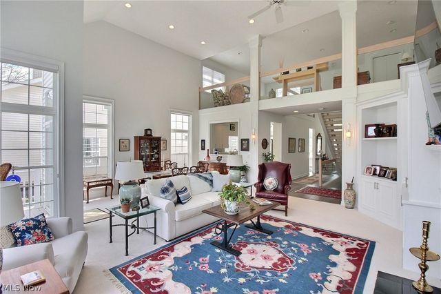 441 W Glengary Circle, Highland Heights, OH 44143