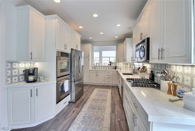 441 W Glengary Circle, Highland Heights, OH 44143