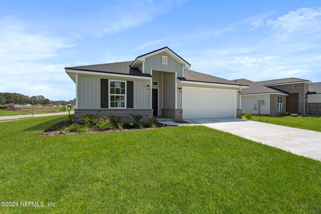 8420 HELMSLEY Boulevard, Jacksonville, FL 32219