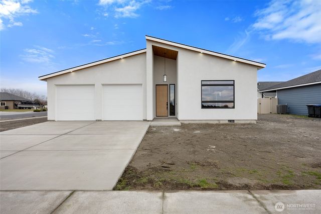 501 S Sand Dune Road, Moses Lake, WA 98837