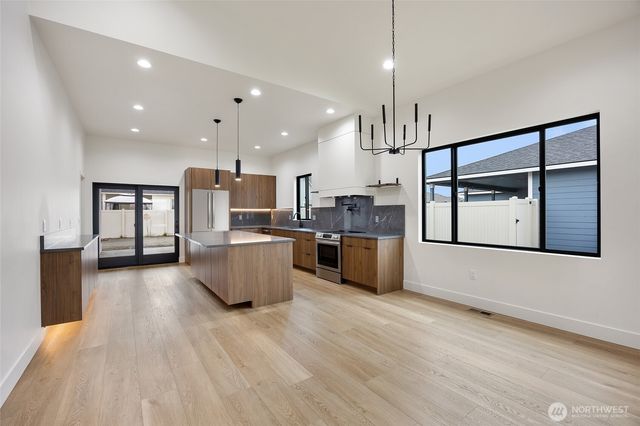 501 S Sand Dune Road, Moses Lake, WA 98837