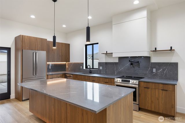 501 S Sand Dune Road, Moses Lake, WA 98837