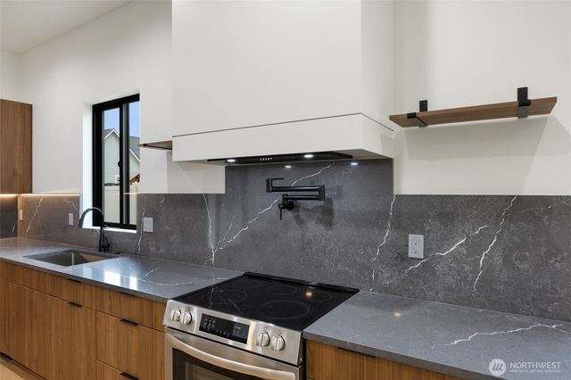 501 S Sand Dune Road, Moses Lake, WA 98837