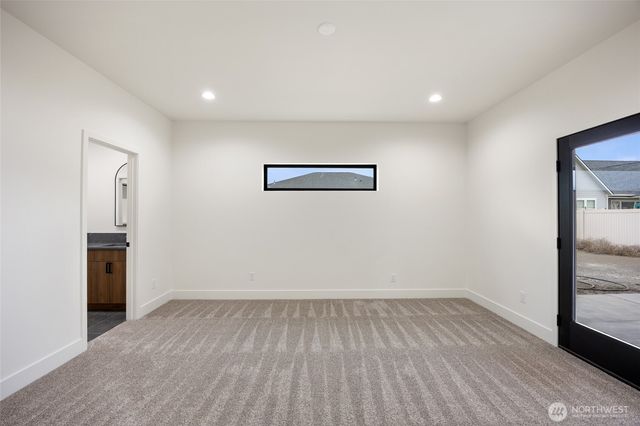 501 S Sand Dune Road, Moses Lake, WA 98837