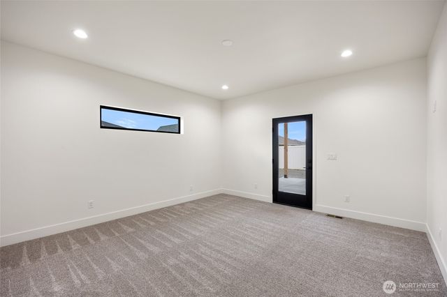 501 S Sand Dune Road, Moses Lake, WA 98837